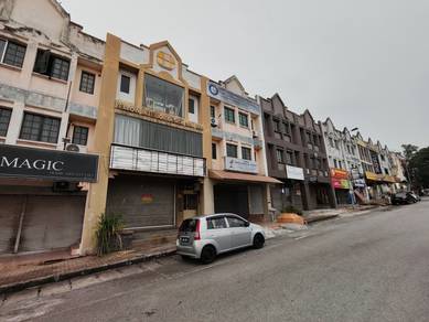 Facing Main Road, Refurbished, 20x70 G-floor, Kemayan Square Seremban