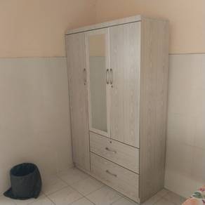 Almari baju 3 pintu