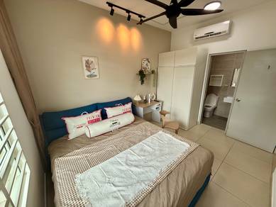 Female Master Bedroom walk to MRT Damansara Damai, Residensi Suasana