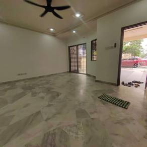 For rent Taman Wangsa Klang double storey kitchen cabinet facing open