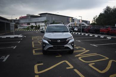 Perodua ARUZ 1.5 AV MUDAH UTK DI MILIKI