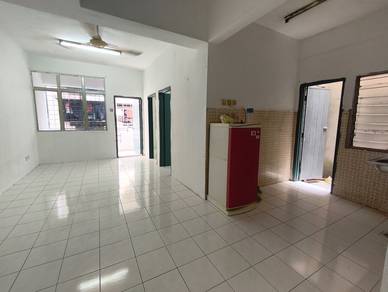 [3 bilik, 1 tandas] Rumah kedai di Pusat Perhentian Kajang, Jalan Reko