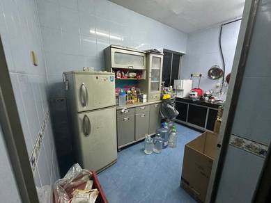 (Kitchen table top ,Fully tiles flooring ,Balcony) Taman pusat kepong