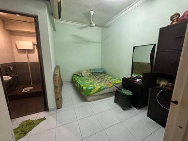 (Kitchen table top ,Fully tiles flooring ,Balcony) Taman pusat kepong