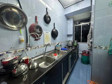 (Kitchen table top ,Fully tiles flooring ,Balcony) Taman pusat kepong