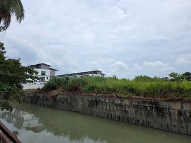 Shah alam Section 25 A piece of land beside kesas highway