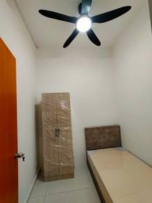 room near CIQ for rent - country garden danga bay