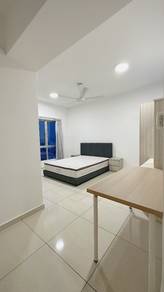 Master Room at Axis Crown, Ampang, 3 Minutes walk to LRT,1+1 Depo only