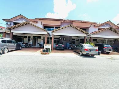 Town House Putra Villas Ground Floor Gated & Guarded for Sale