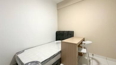 Small Room at Axis Crown, Ampang, 3 Minutes walk to LRT, 1+1 Depo only