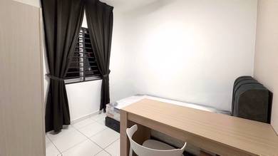 Small Room at Axis Crown, Ampang, 3 Minutes walk to LRT, 1+1 Depo only