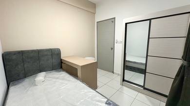 Small Room at Axis Crown, Ampang, 3 Minutes walk to LRT, 1+1 Depo only