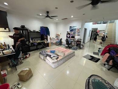 Limited Unit For Rent 1.5 Storey Taman Berkeley House Basic Unit