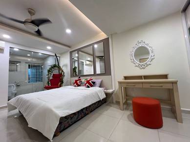 Nice Master Bedroom For Rent (Taman Molek)