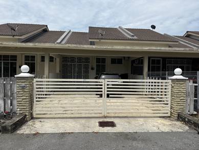 Homestay Wadi & Zura Kangar