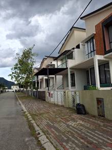 Corner Lot Cluster 3 storey House. Freehold Title