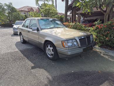 Mercedes Benz 220E 2.2 (A)