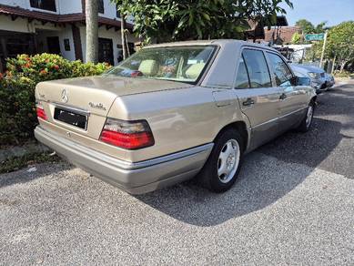 Mercedes Benz 220E 2.2 (A)