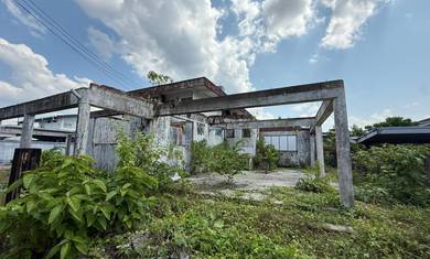Rubber Road Town Area Semi-Detached House with 15.20 Points Land