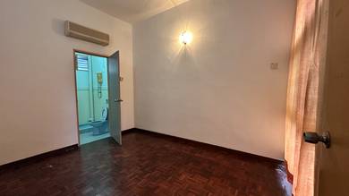 Pulau Tikus ground floor apartment, like live in landed house