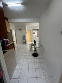 Sri Impian (Block 11) 3-Bedrooms Partly Renovated & Furnished 1Carpark