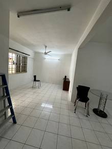 Sri Impian (Block 11) 3-Bedrooms Partly Renovated & Furnished 1Carpark