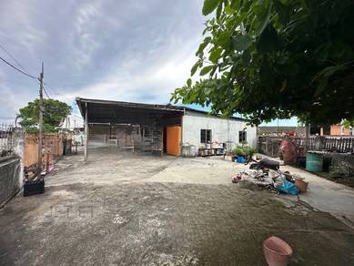 Pandamaran Klang Single Storey building extra land facing main road