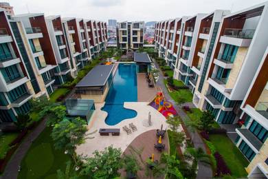 [2 storey nice villa] Tropical Villa, Taman Bukit Serdang, Serdang
