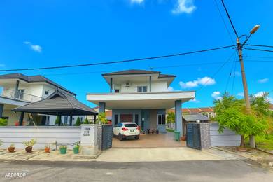 END LOT BUNGALOW Double Storey House Extra Land Taman KLEBANG DAMAI