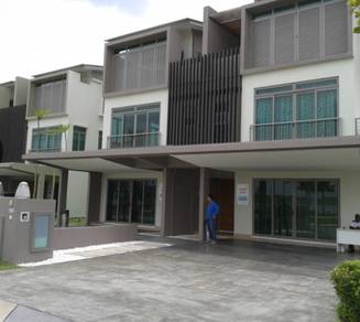 Private Lift 3 Storey Semi D D Island Residence Puchong For Rent