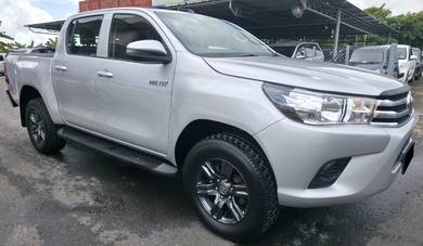 Toyota HILUX D/CAB 2.4 M FL 4WD (MT) (4X4)🩶