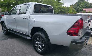 Toyota HILUX D/CAB 2.4 M FL 4WD (MT) (4X4)🩶