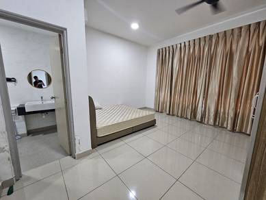 D'Summit Residences @ Kempas Utama With Private Lift