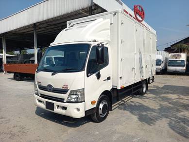 2018 Hino XZU720R FIBER BOX 16'9 Good Condition