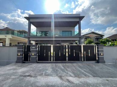 Taman kebun teh. Double storey Bungalow