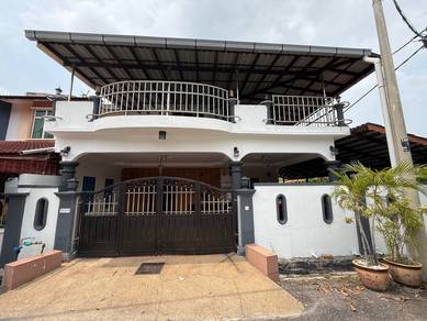 2 storey corner house with huge balcony with 5bedroom at Melaka baru 