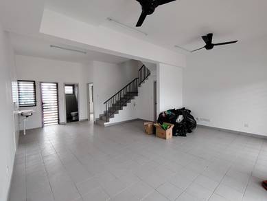 Rumah baru di taman selimdung daun for RENT