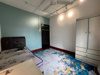 Near LRT Ara Damansara - middle room ( Puncak Seri Kelana condo )