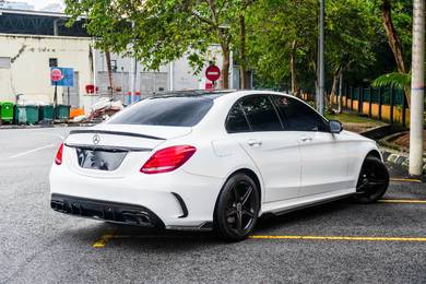 Mercedes Benz C200 2.0 AMG F/BodyKit Red Interior
