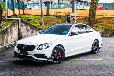 Mercedes Benz C200 2.0 AMG F/BodyKit Red Interior