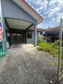 SEBUAH RUMAH TERES di TAMAN POLITEKNIK PD untuk DI JUAL