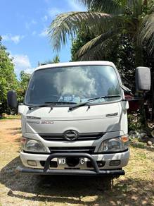 Lori untuk dijual