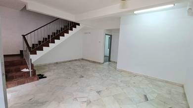 Taman Kinrara Seksyen 4 (Jalan Tk 4) Puchong, Double Storey Terrace