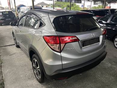 Honda HR-V 1.8 E ENHANCED (A) ON THE ROAD