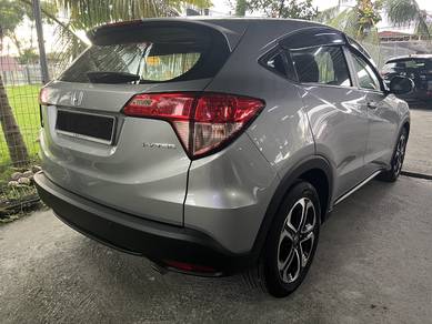 Honda HR-V 1.8 E ENHANCED (A) ON THE ROAD