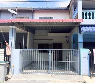 Taman Kluang Barat, Kampung Mengkibol, Kluang