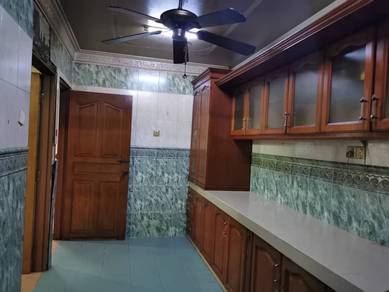 [FACING OPEN & RENOVATED] Teres Dua tingkat Seksyen 19 Shah Alam