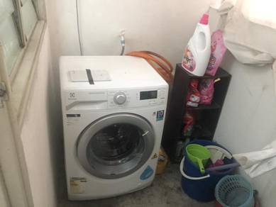 small room in 1120 Park Avenue PJ