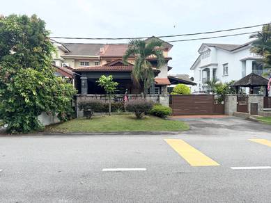 FOR SALE:  2 1/2 Storey Semi D House Taman Ukay Perdana Ampang