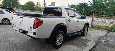 Mitsubishi TRITON 2.5 VGT (A) SUNROOF